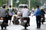 Thí điểm phân làn đường Nguyễn Trãi: Nhiều xe đâm dải phân cách