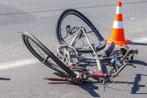 Kinh hoàng ô tô tông xe máy nát bét, 1 thanh niên văng 5m tử vong tại chỗ-3