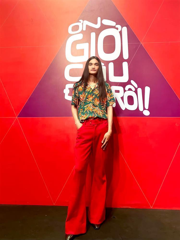 Mạc Văn Khoa bị nghi mặc quần vợ đi quay show-1