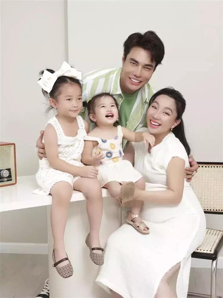 Vợ một mình ôm con xuất viện, Lê Dương Bảo Lâm nhận lỗi lầm-6