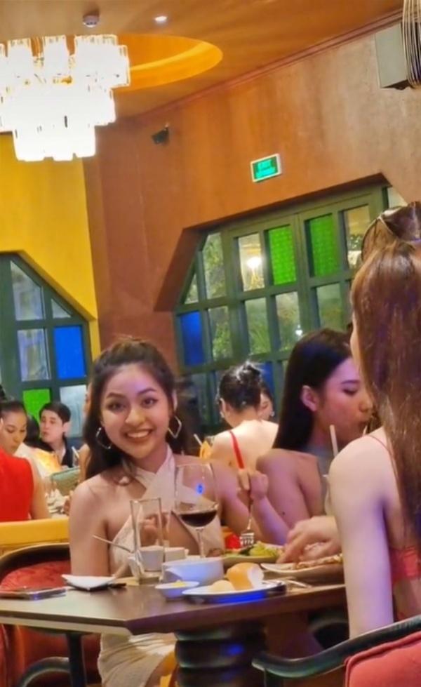 Hot girl trứng rán lọt ống kính team qua đường, nhìn tưởng bà cô U40-2