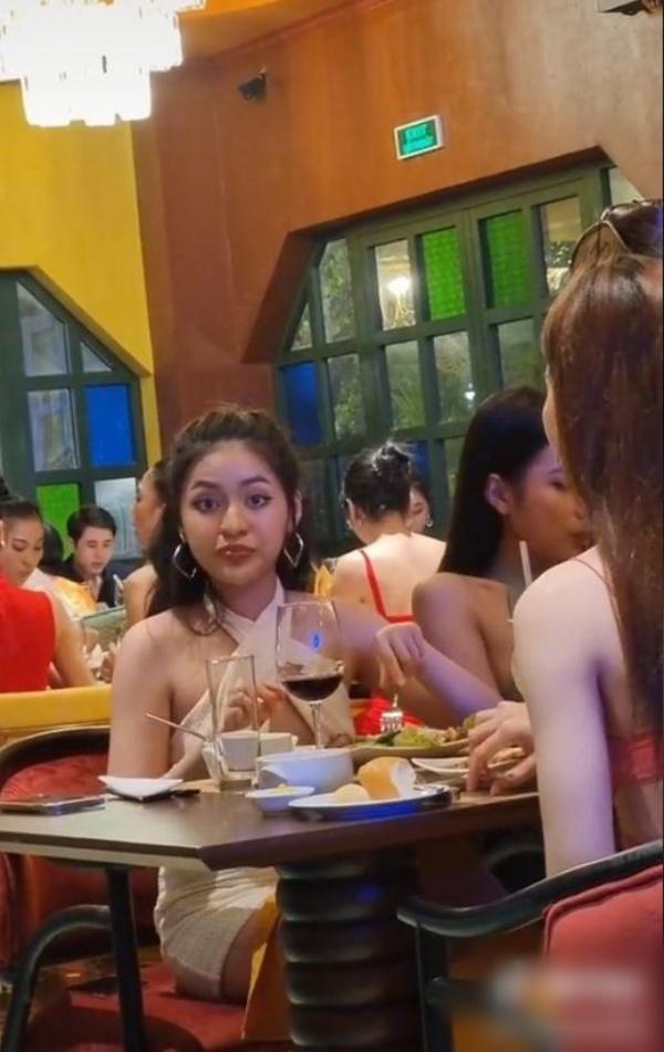 Hot girl trứng rán lọt ống kính team qua đường, nhìn tưởng bà cô U40-3