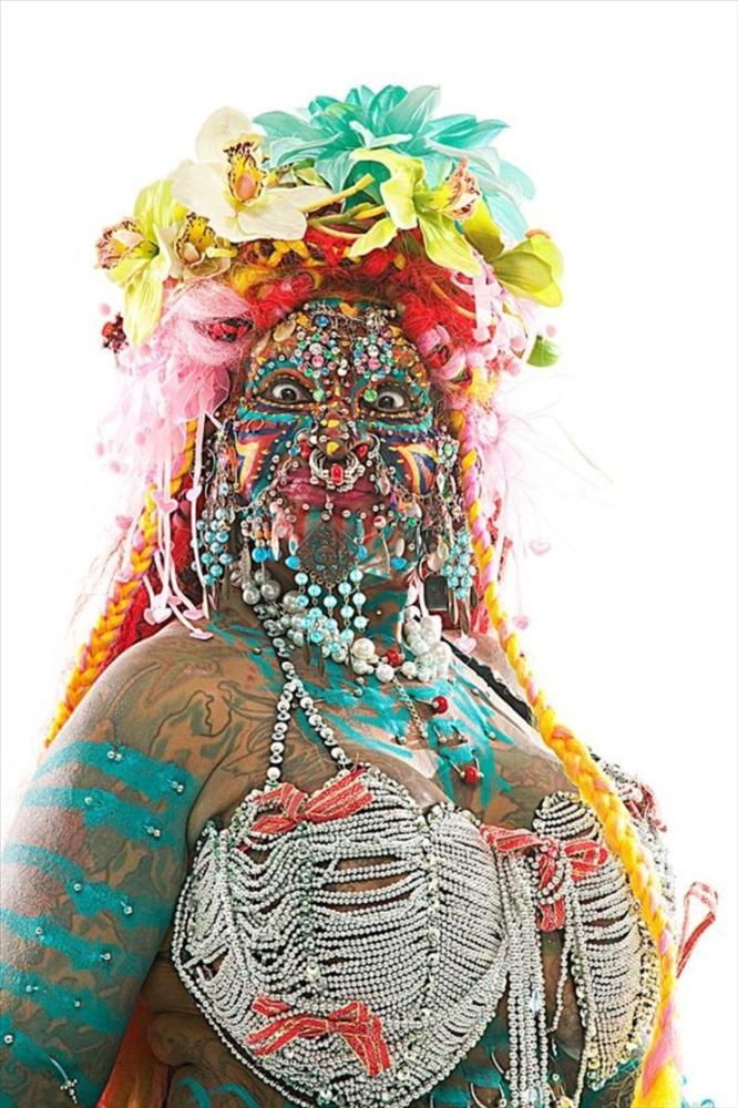 Vẻ ngoài ấn tượng của người phụ nữ hơn 11.000 khuyên xỏ khắp người-5