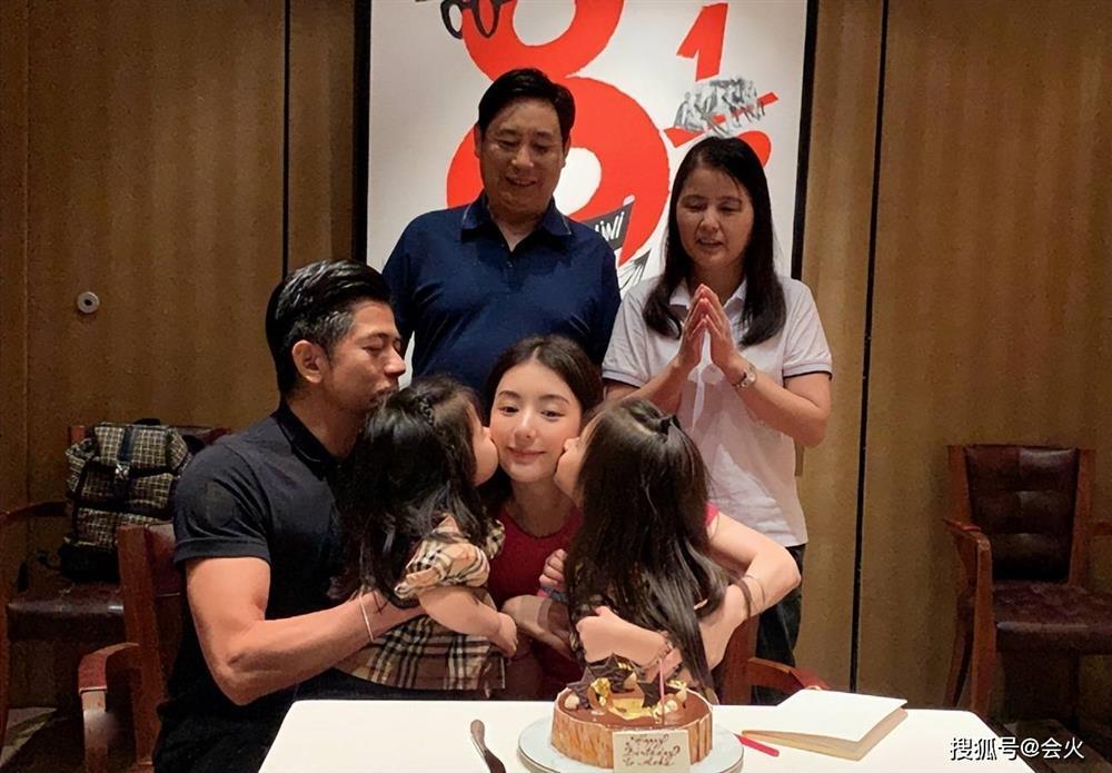 Quách Phú Thành kém bố vợ 2 tuổi nhưng trẻ trung hơn nhiều-1