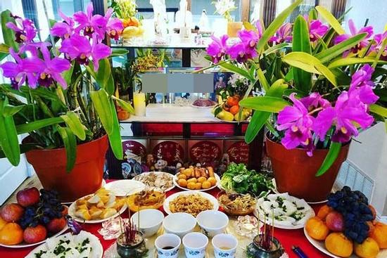 Rằm tháng 7 âm: Cúng 5 loại hoa 3 loại quả để thần Tài xóa mọi vận đen