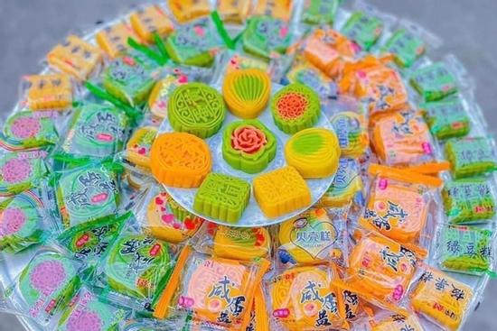 Bánh trung thu mini Trung Quốc giá 4.000 đồng rao bán rầm rộ trên mạng, thời hạn sử dụng gây bất ngờ