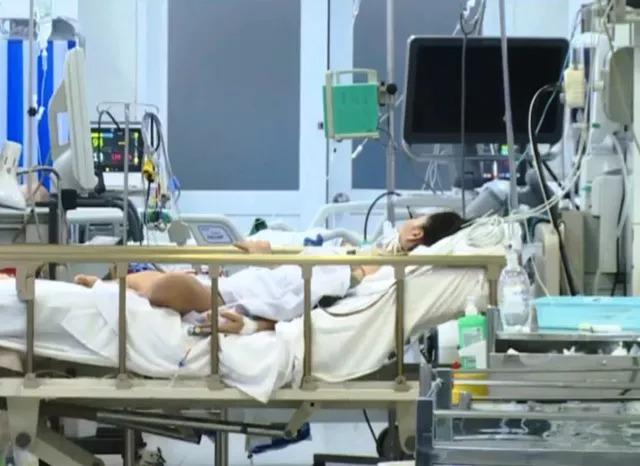 Vụ 8 sinh viên ngộ độc rượu: Sức khoẻ 4 bệnh nhân đang được điều trị ra sao?-1