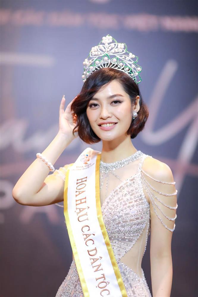 Thực hư hoa hậu Nông Thúy Hằng tốt nghiệp đại học thần tốc-1