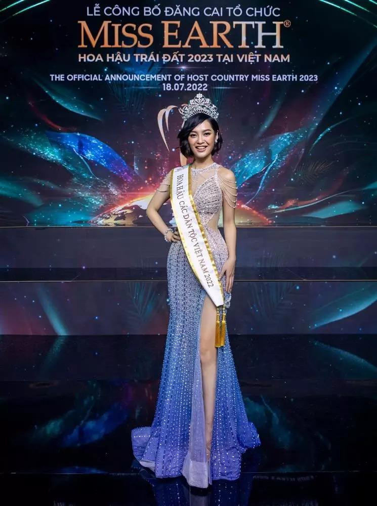 Thực hư hoa hậu Nông Thúy Hằng tốt nghiệp đại học thần tốc-5