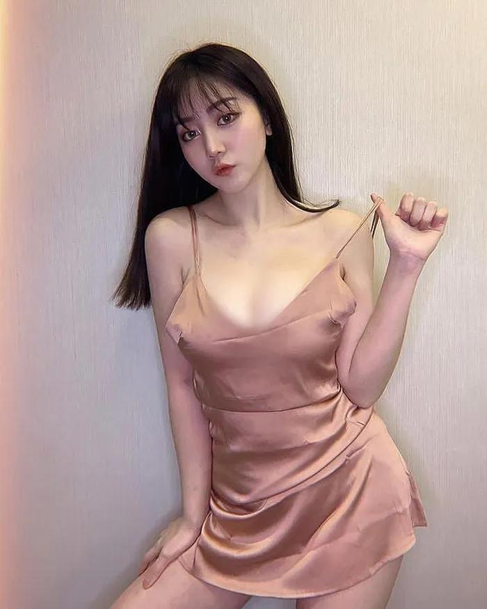 Tháng cô hồn, hot girl chơi lớn hóa cương thi-7