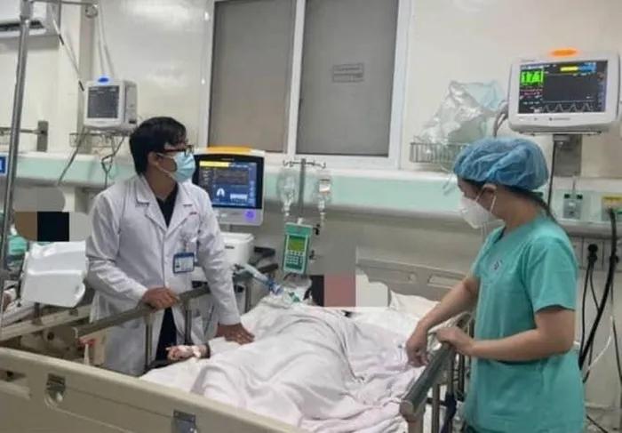 Xác định tạp hóa bán rượu 8 sinh viên uống ngộ độc, 2 người tử vong-1