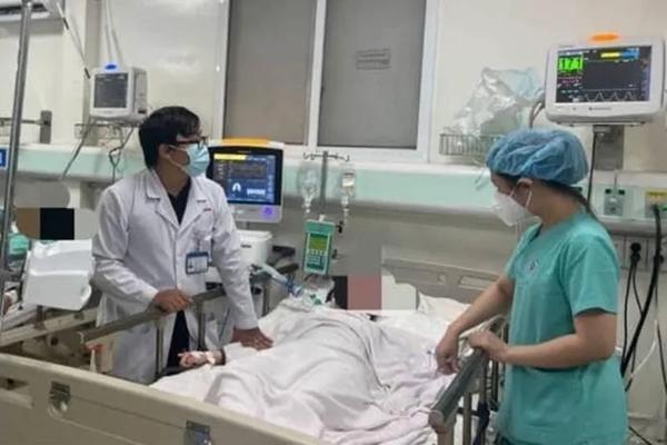 Vụ 8 sinh viên ngộ độc rượu, 2 người tử vong: Nữ bệnh nhân nguy kịch-2