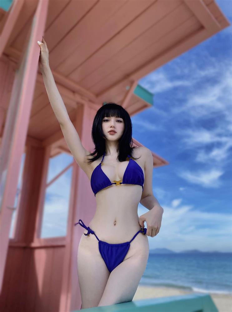 Tâm Tít chỉnh ảnh bikini ảo lòi làm biến dạng cả chân tay-11