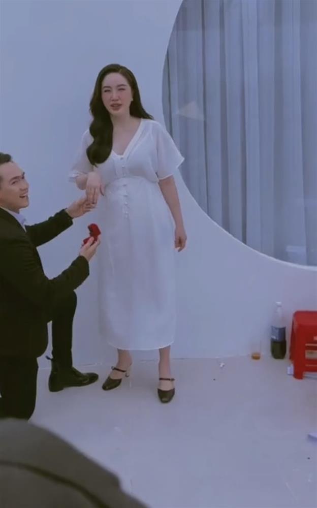 Bảo Thy bụng nhô, mặt sưng bất thường, nghi vấn bầu lần 2?-4