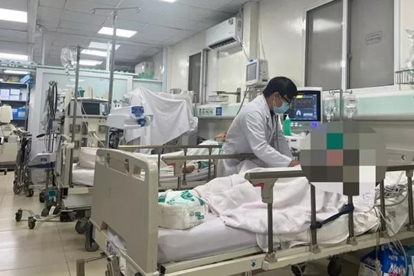 Nữ sinh 19 tuổi uống rượu độc có thể bị di chứng thần kinh và mù lòa-3