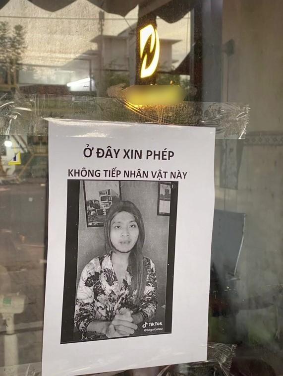 Các chủ quán đồng loạt dán thông báo không tiếp chiến thần review-4