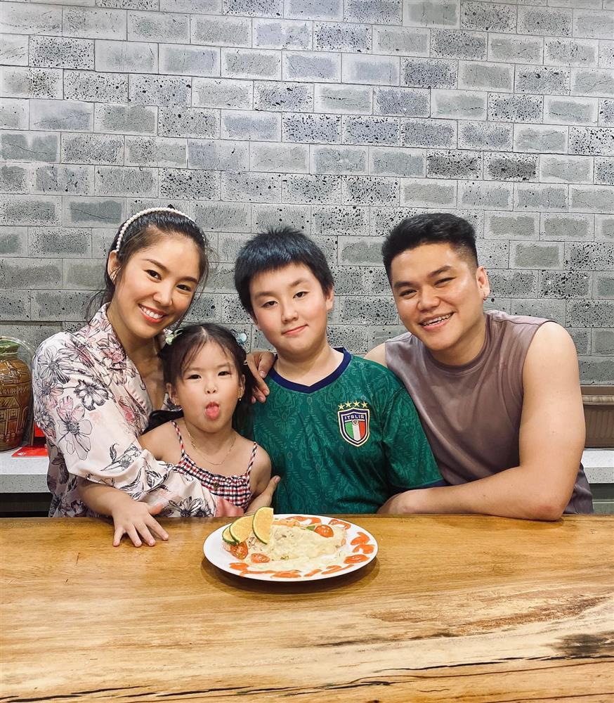 Lê Phương sexy hết cỡ, chồng trẻ liên tục đánh dấu chủ quyền-9