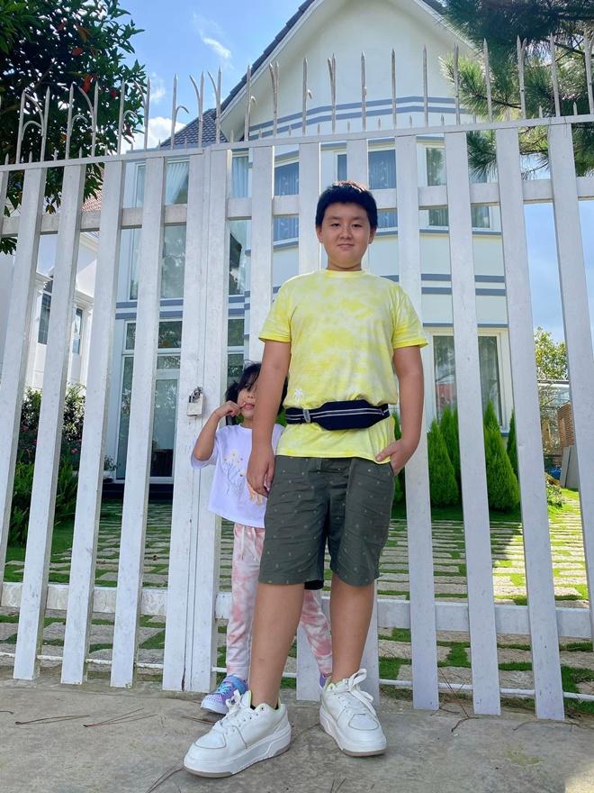 Giảm 30kg sau sinh, Lê Phương giờ gầy hơn cả con trai 10 tuổi-8