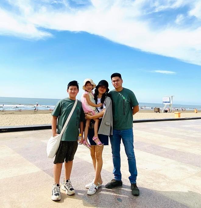 Giảm 30kg sau sinh, Lê Phương giờ gầy hơn cả con trai 10 tuổi-9