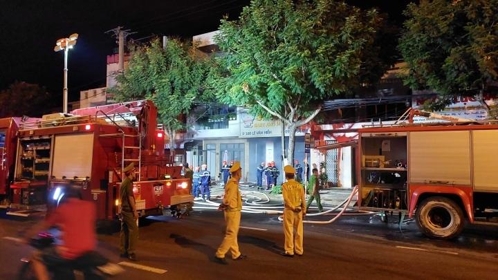 Cửa hàng ở Đà Nẵng cháy trong đêm, 5 người tháo chạy kịp thời-1