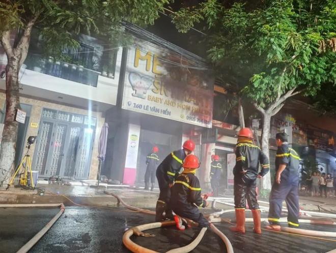 Cửa hàng ở Đà Nẵng cháy trong đêm, 5 người tháo chạy kịp thời-2