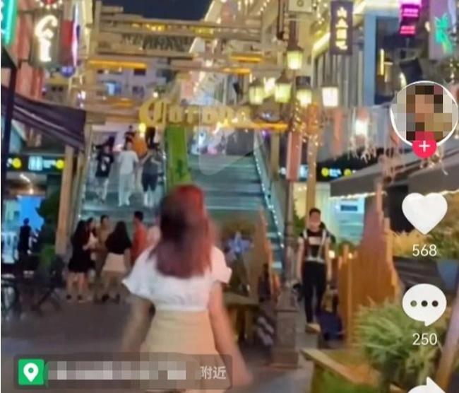 Trào lưu quỳ gối mừng chồng về nhà gây bức xúc-4