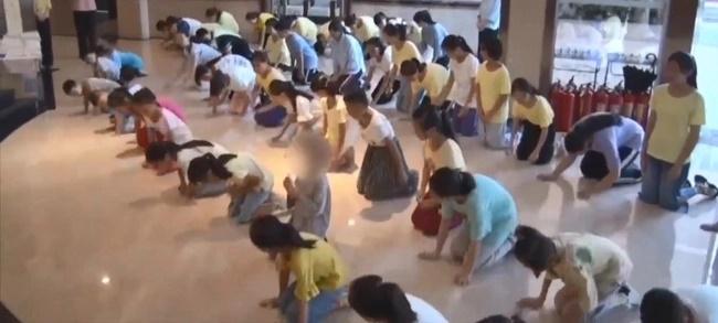 Trào lưu quỳ gối mừng chồng về nhà gây bức xúc-6