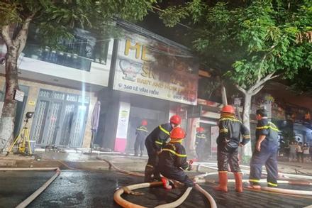 Cửa hàng ở Đà Nẵng cháy trong đêm, 5 người tháo chạy kịp thời