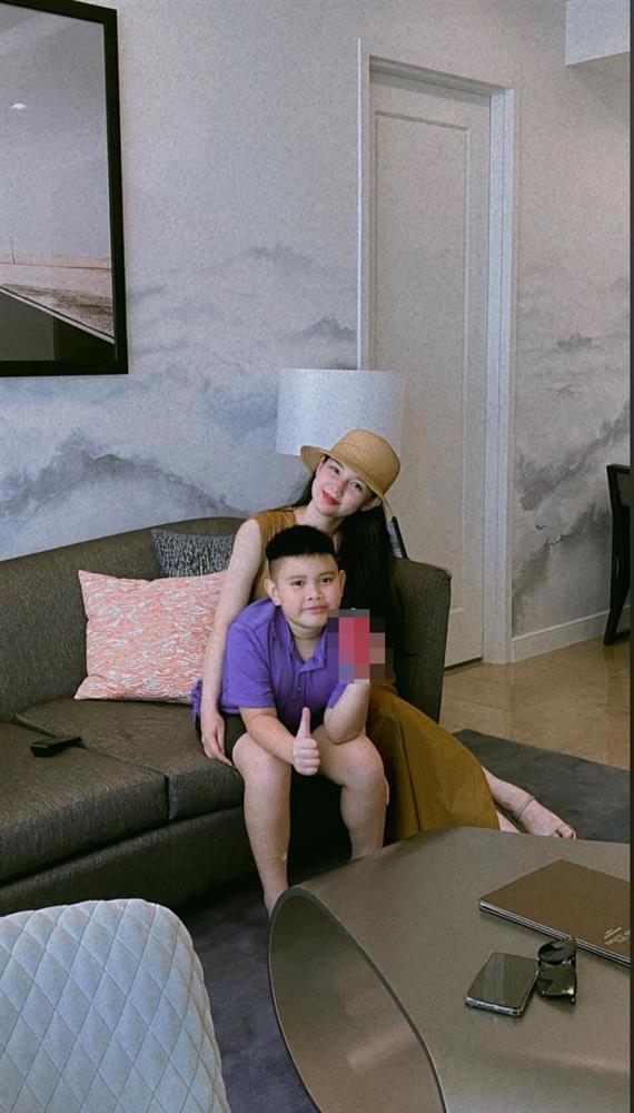 MC Quỳnh Chi khoe gặp lại con trai sau 7 năm ly hôn-1