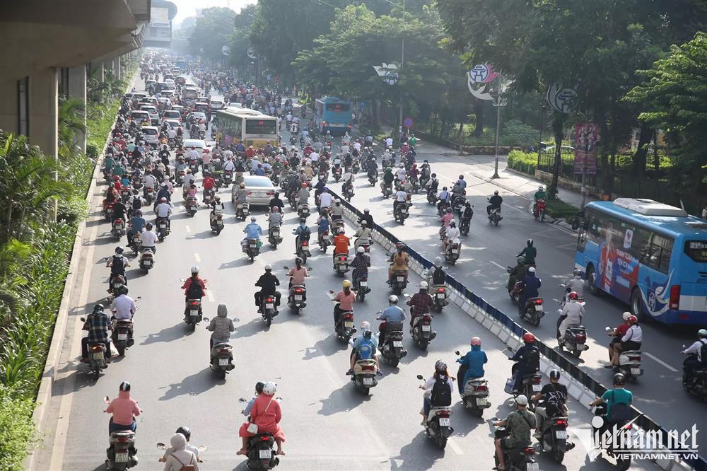 Phân làn đường Nguyễn Trãi: Ô tô, xe máy vẫn chung đường, chung lối-3