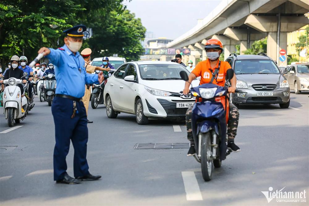 Phân làn đường Nguyễn Trãi: Ô tô, xe máy vẫn chung đường, chung lối-4