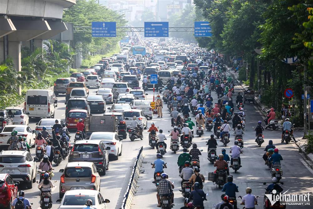 Phân làn đường Nguyễn Trãi: Ô tô, xe máy vẫn chung đường, chung lối-7