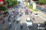 Trăm xe máy đi ngược chiều ở Hà Nội, công an không cản nổi-8