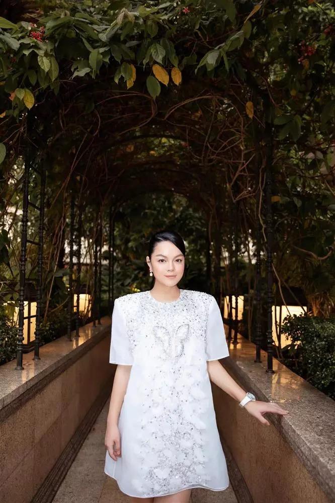 Zoom cận Phạm Quỳnh Anh qua camera thường 1 tháng sau sinh-5