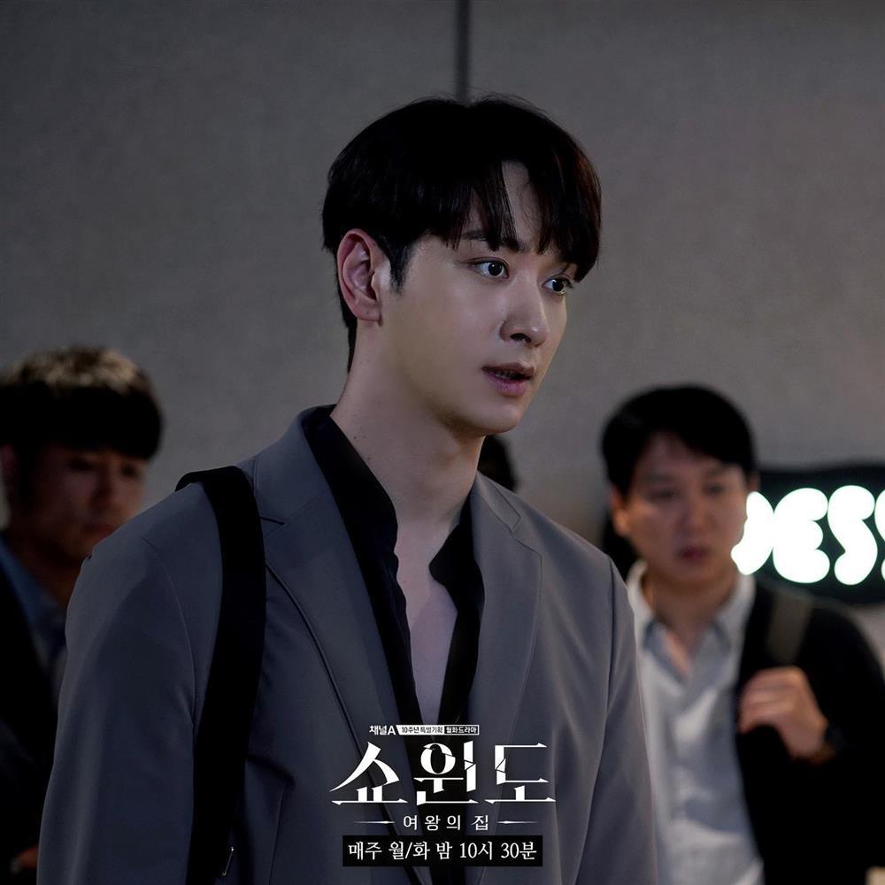 Dàn sao Thư Ký Kim Sao Thế?: Park Min Young phong độ ra đi-14