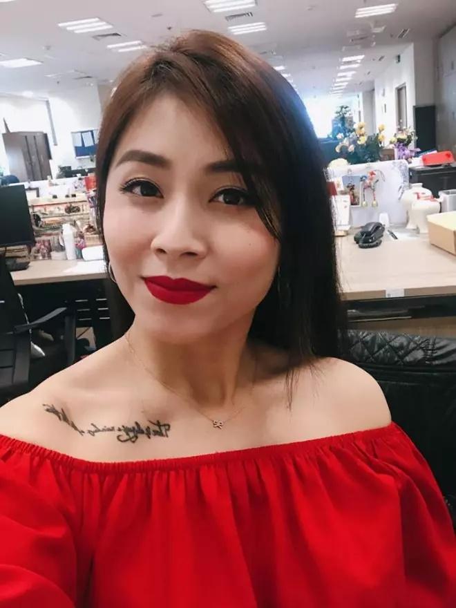 Vừa mang thai lần 3, MC Hoàng Linh khoe hình xăm mới sát vòng 1-7