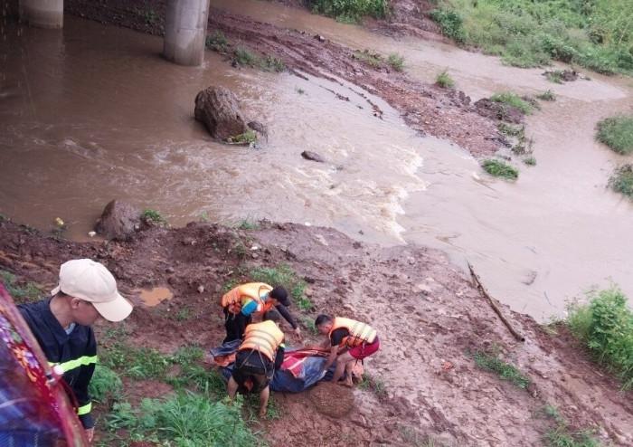 Đi thăm em gái, cụ bà 71 tuổi bị nước lũ cuốn tử vong trong đêm-1