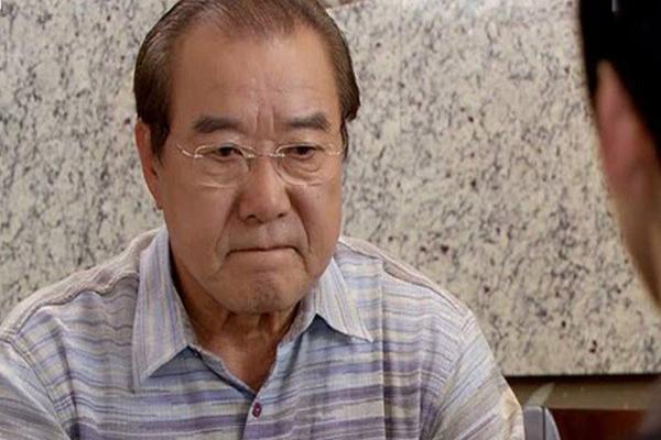 Vì tương lai phải cưới vợ xấu, tối nào cũng nhắm mắt cho xong nghĩa vụ-3