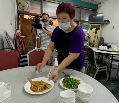 Khách hàng chơi lớn mua luôn tiệm hải sản quen trước khi bị đóng cửa-2