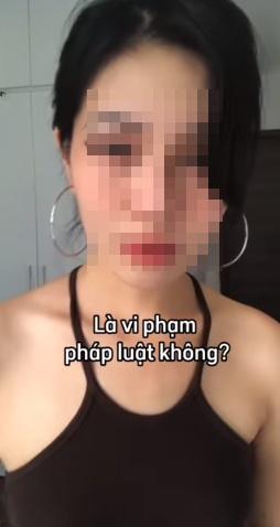 Cô gái mặc hở hang bị quay lại trên phố Xã Đàn: Thích thì mặc-13
