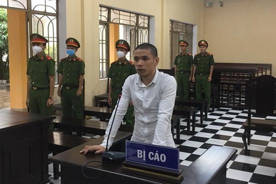 Nam thanh niên lĩnh 17 năm tù vì chém cha chấn thương sọ não