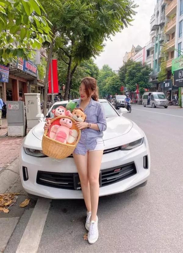 Vừa du lịch châu Âu, Hằng Túi lại tậu xế hộp giá chát-5