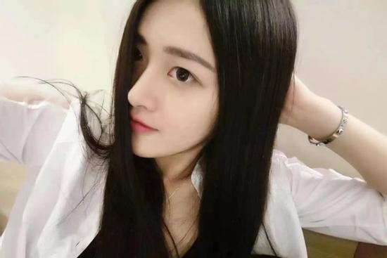 Bi kịch của cô gái Trung Quốc bị bắt nạt đến tự sát vì khóc ông Abe