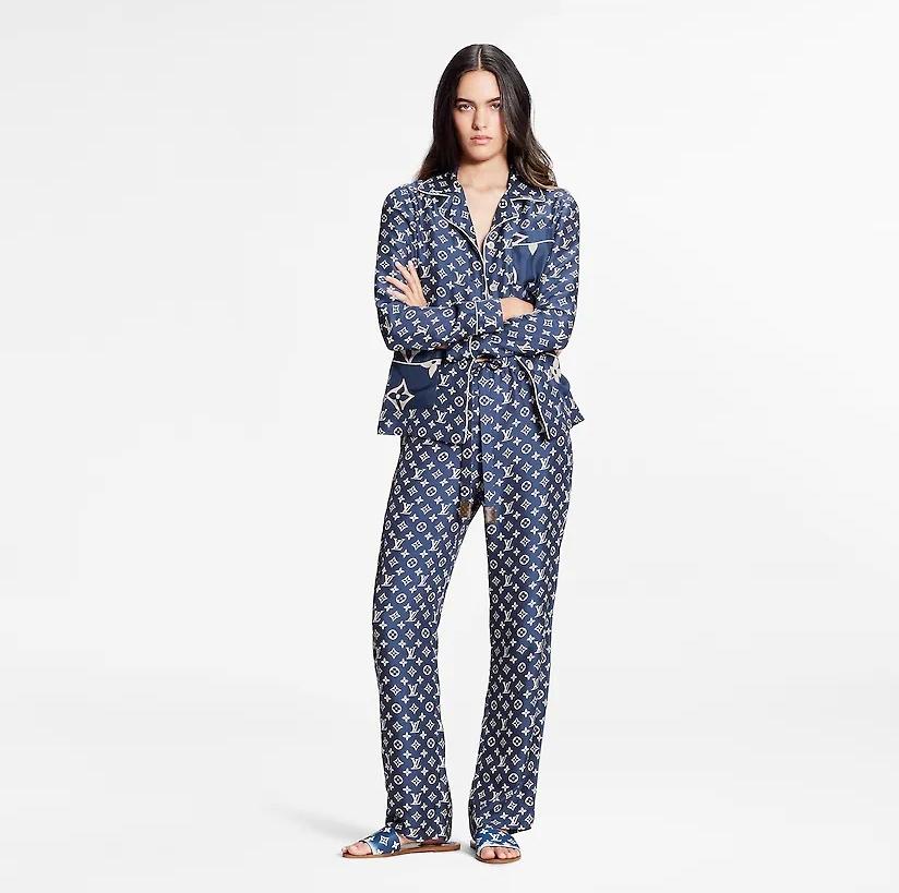 Vợ Chi Bảo mặc đồ ngủ gần 100 triệu đi máy bay du lịch châu Âu-2