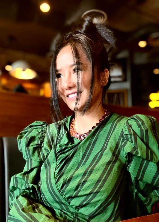 Hồng Nhung tuổi 30 so với 50 nhan sắc chẳng khác biệt-5