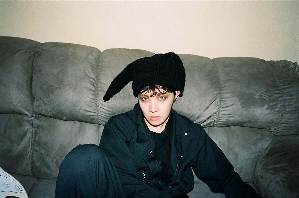 Tốn gần nửa triệu mua album j-hope, fan nhận về vài tấm card sơ sài-1