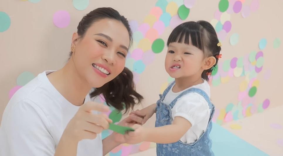 Nhan sắc vợ Cường Đô La trong clip có gì khác ảnh tự đăng?-8