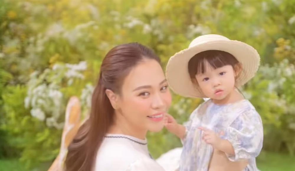 Nhan sắc vợ Cường Đô La trong clip có gì khác ảnh tự đăng?-5