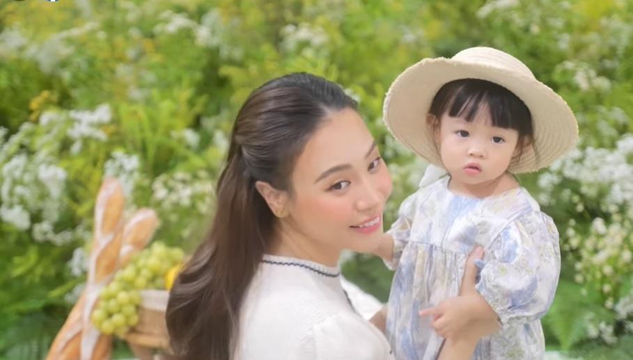 Nhan sắc vợ Cường Đô La trong clip có gì khác ảnh tự đăng?-7