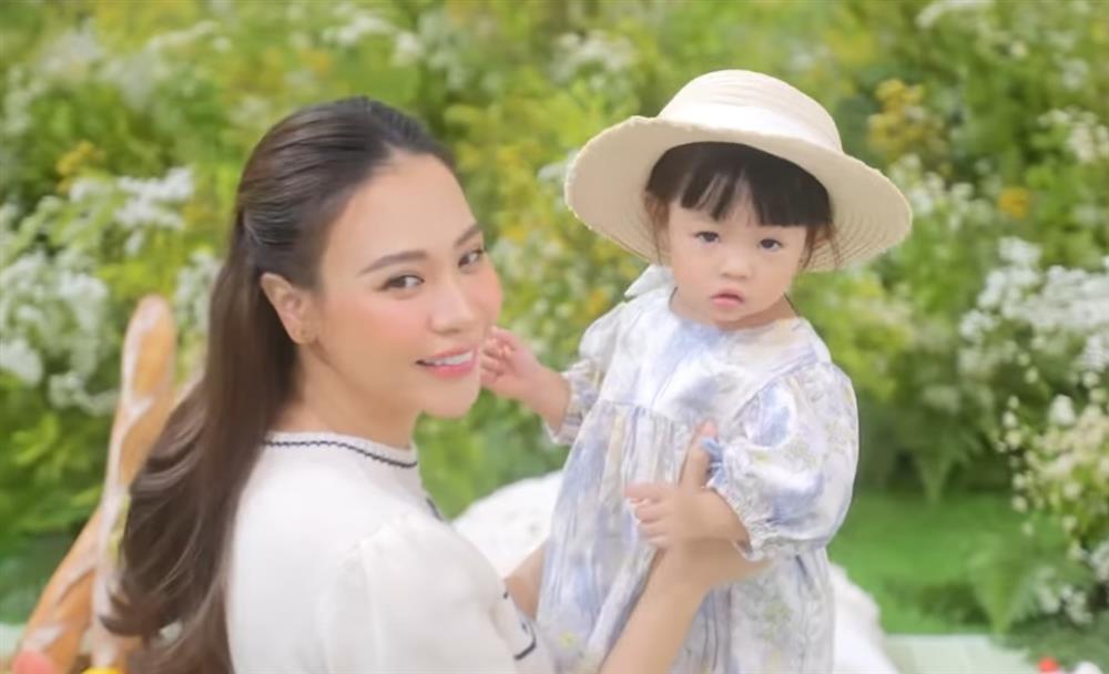 Nhan sắc vợ Cường Đô La trong clip có gì khác ảnh tự đăng?-6